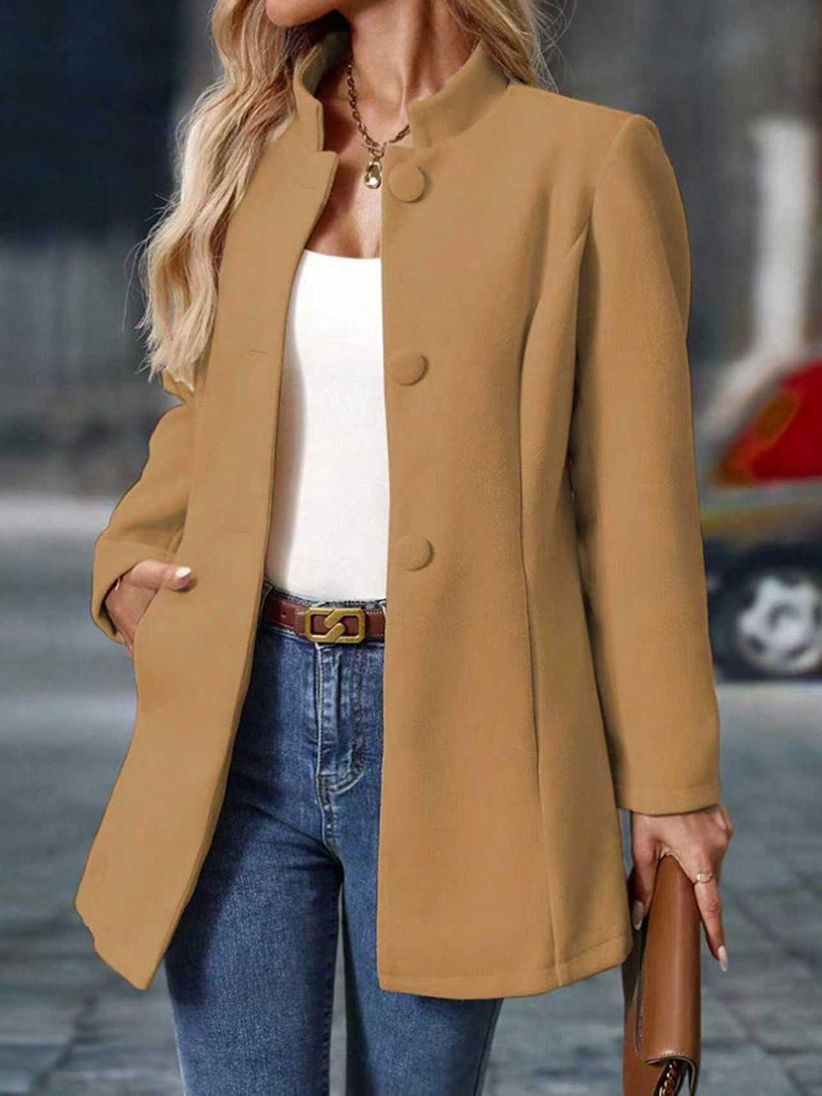 Camel classic elegant jacket with notch collar and front button closures