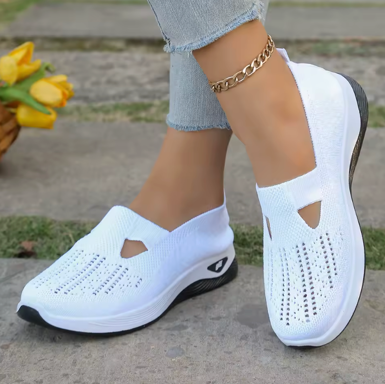 Scarpe antiscivolo ergonomiche bianche con tomaia traspirante traforata e cut-out