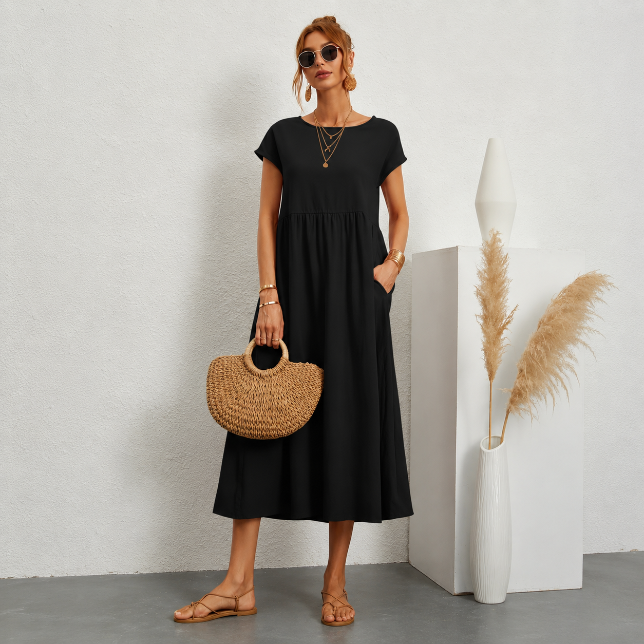 Abito midi nero con maniche corte e scollo rotondo, gonna arricciata
