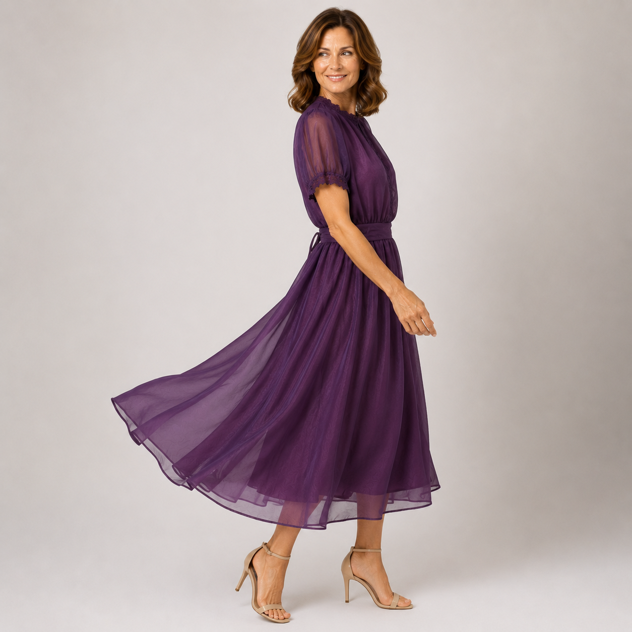 Abito maxi viola in chiffon, scollo a goccia, maniche a sbuffo e gonna svasata