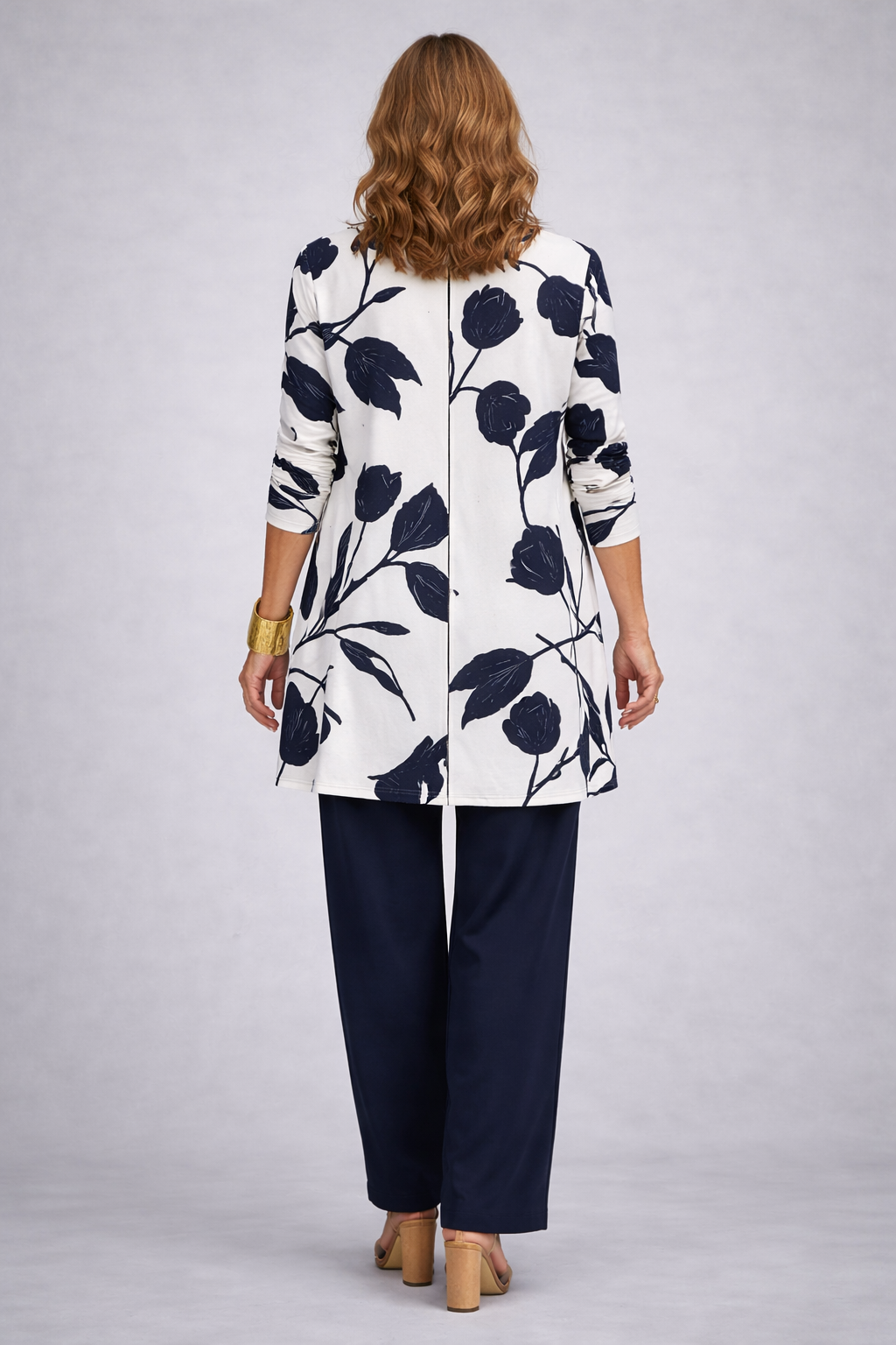 ANNETTE elegant three-piece trouser set: back view of floral white jacket and navy trousers