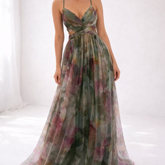 Vestito lungo con spalline sottili e scollo a V, fantasia acquerello verde, gonna ampia