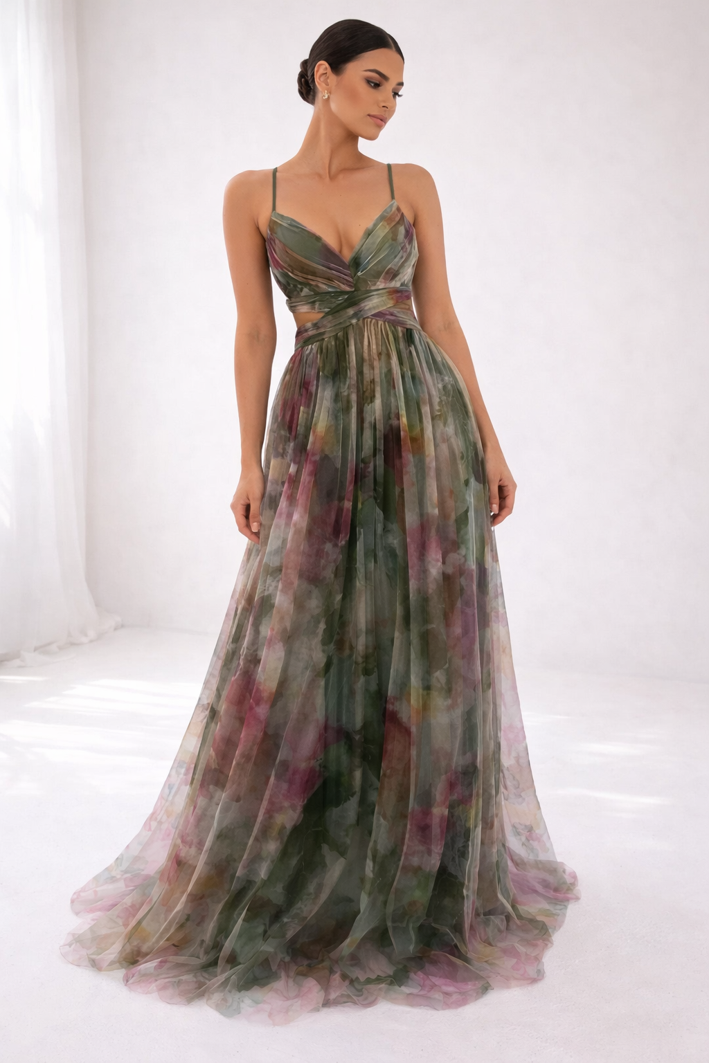 Vestito lungo con spalline sottili e scollo a V, fantasia acquerello verde, gonna ampia