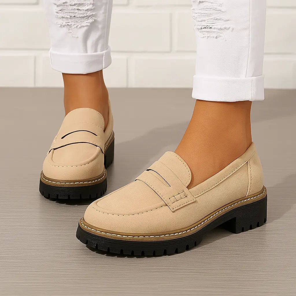 Mocassino comodo ergonomico beige, suola con profilo e tomaia scamosciata