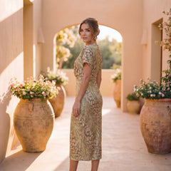 Vestito midi aderente con scollo a V, maniche corte e nodo in vita, fantasia verde e marrone