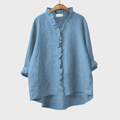 Blusa estiva blu in tessuto leggero con scollo a V e bottoni davanti