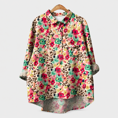 Blusa estiva elegante con stampa animalier e fiori, colletto, bottoni e taschino sul petto