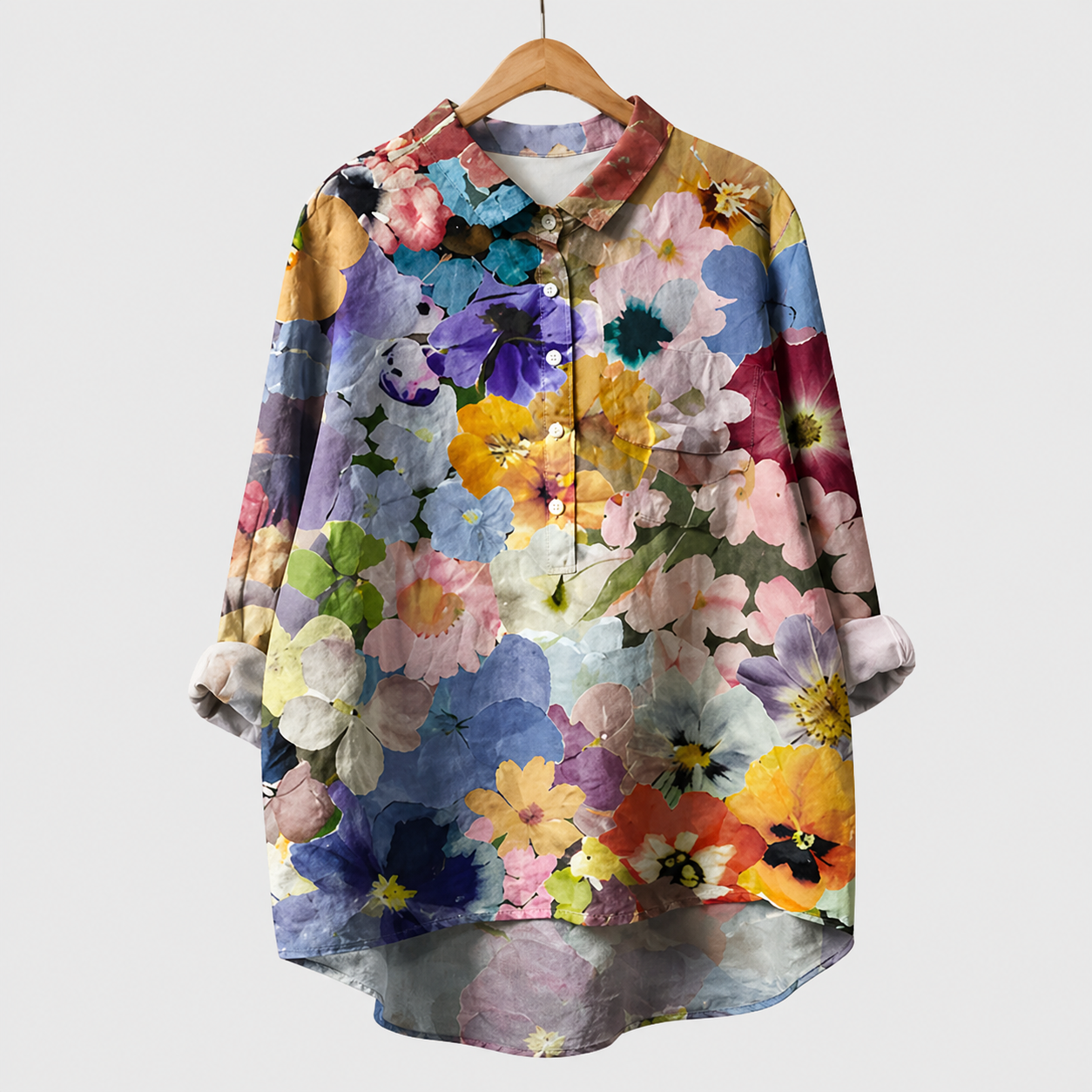 Blusa estiva in tessuto leggero, stampa floreale multicolore, bottoni, maniche lunghe.