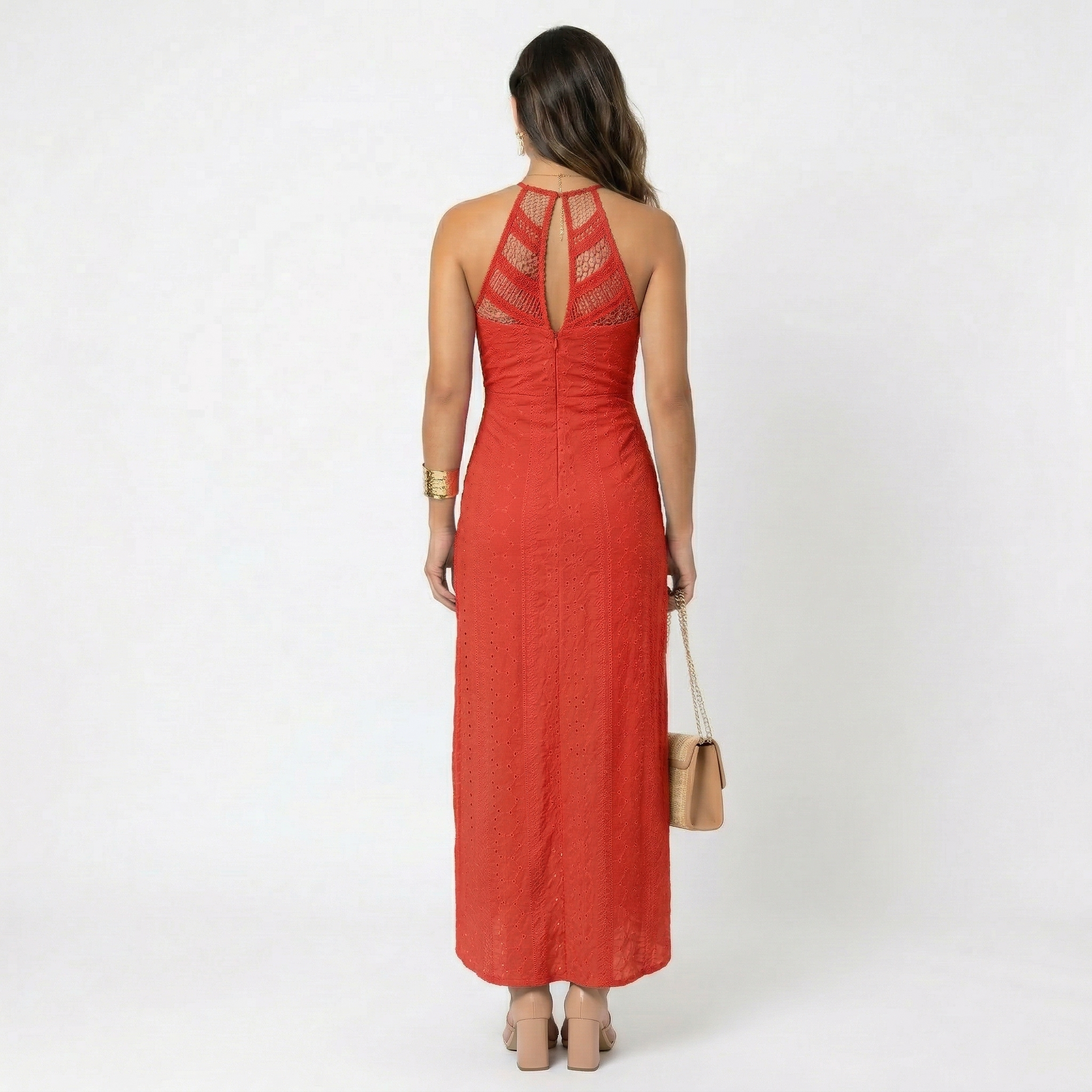 Vestito midi rosso, vista posteriore con schiena scoperta a fascia traforata