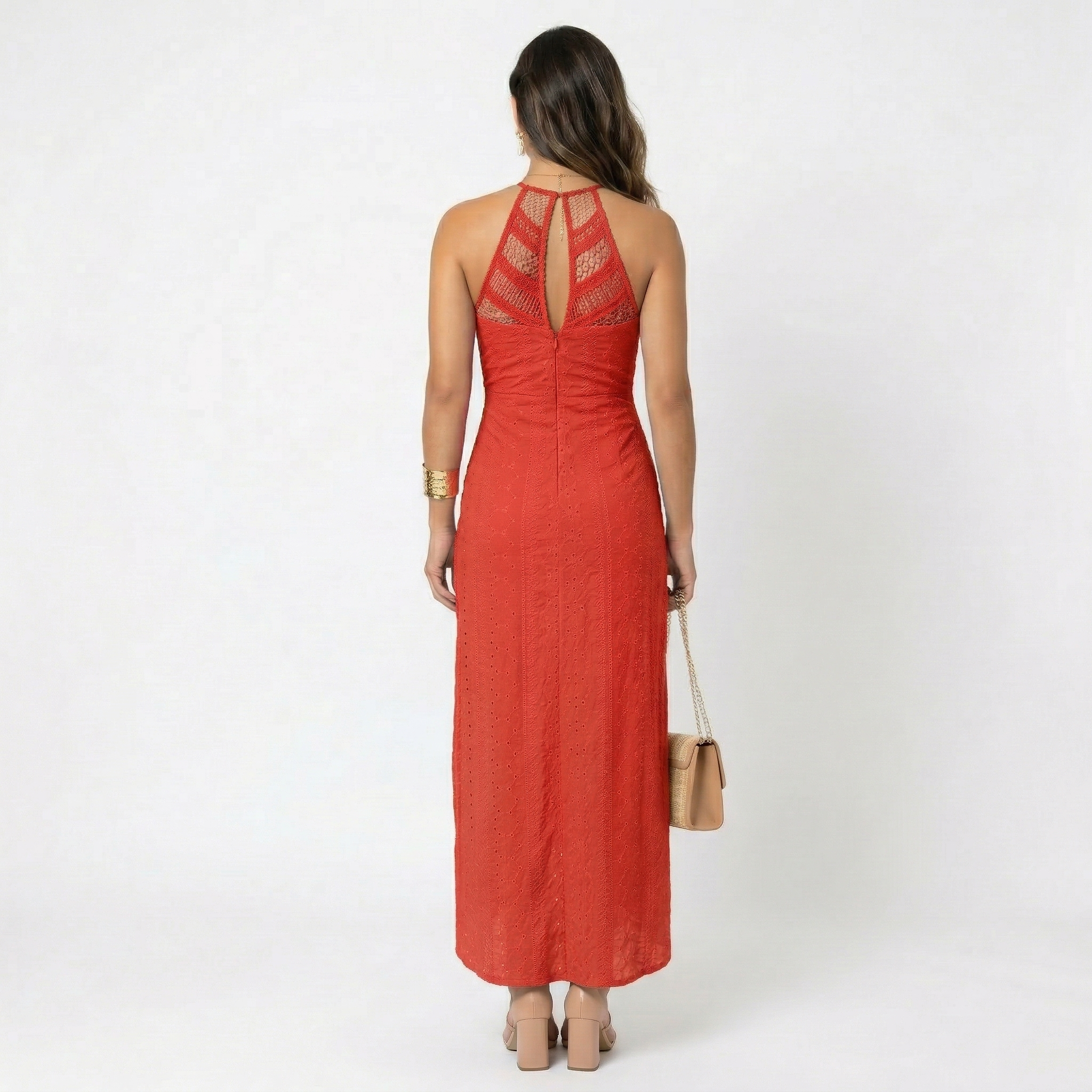 Vestito midi rosso, vista posteriore con schiena scoperta a fascia traforata