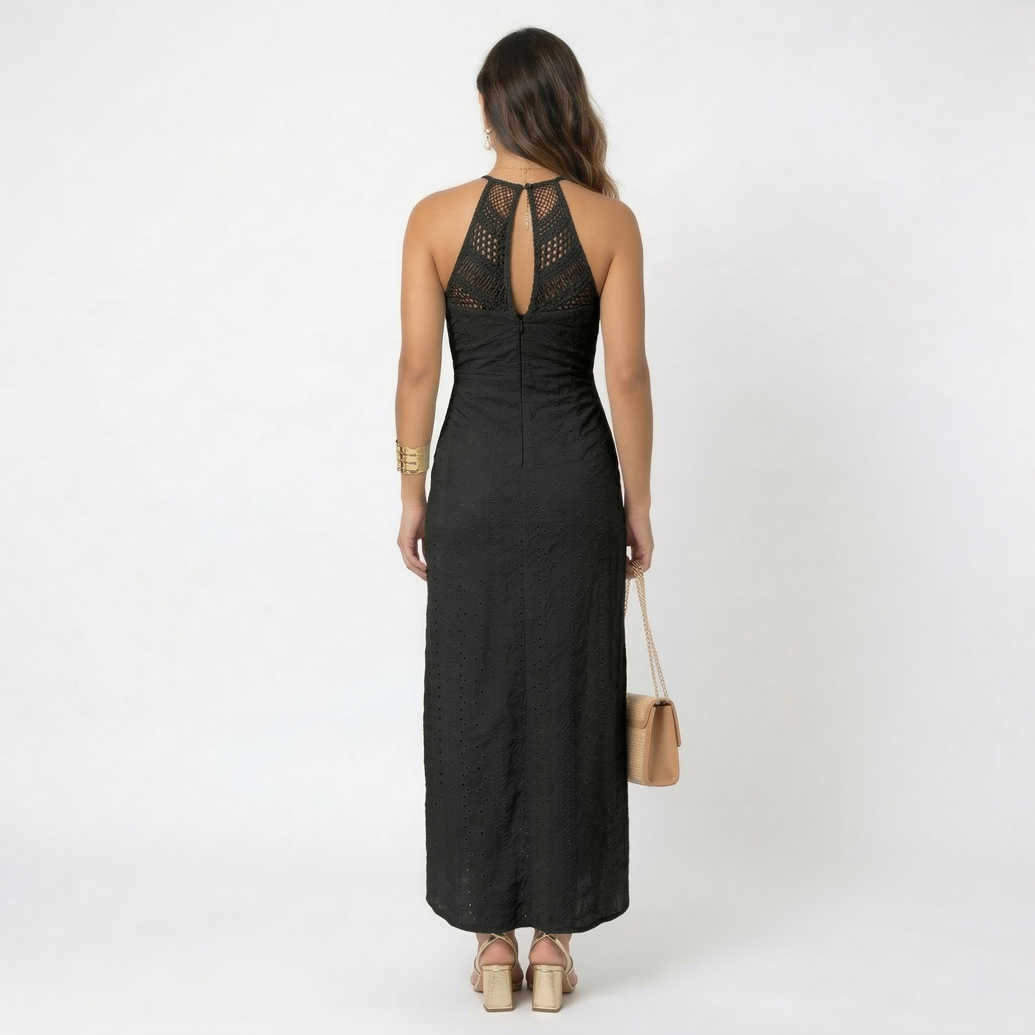 Vestito midi nero, vista posteriore con schiena scoperta a fascia traforata