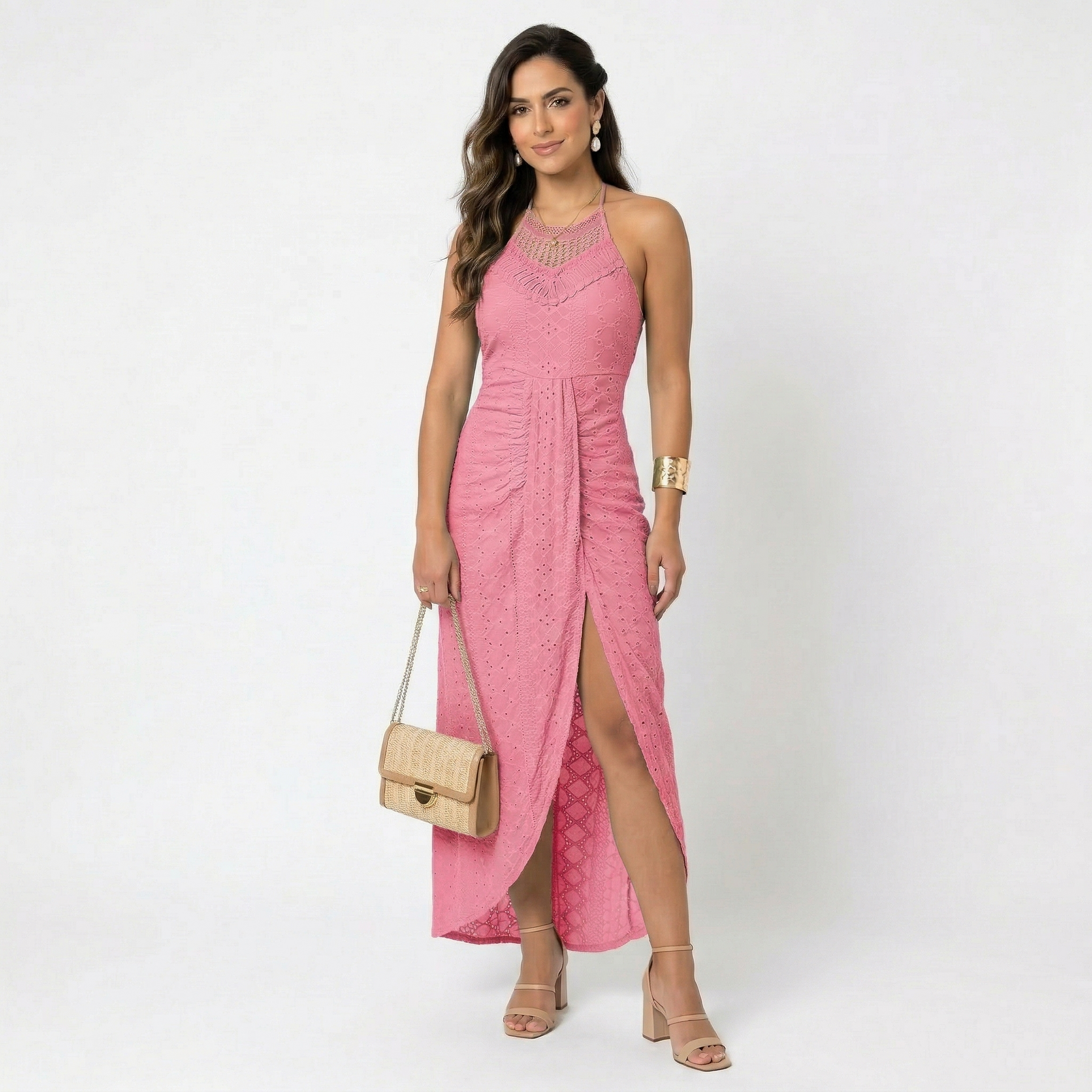 Vestito midi rosa con scollatura incrociata e spacco laterale sulla gonna