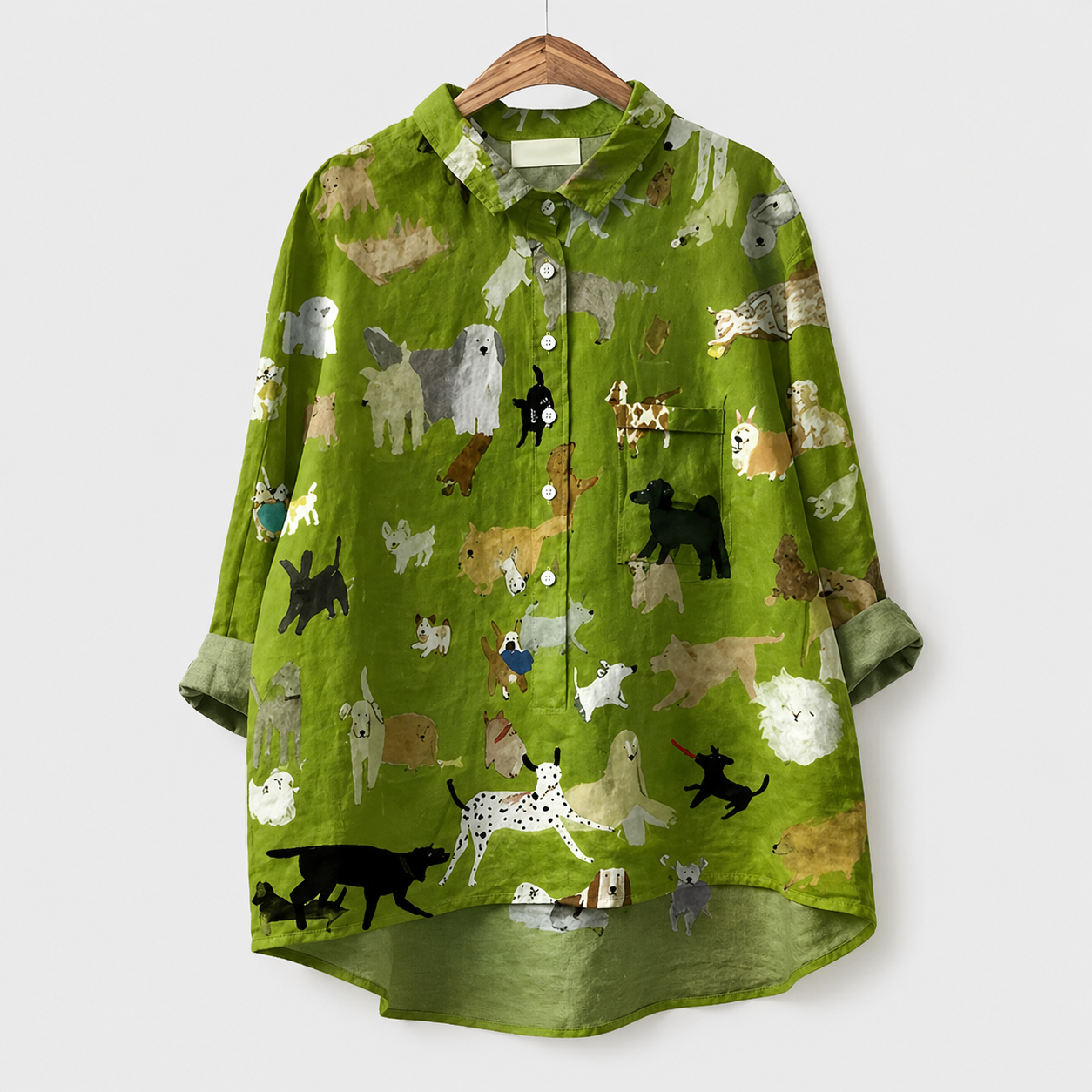 Blusa estiva verde con stampa animali, colletto e bottoni frontali, maniche lunghe