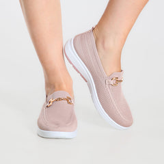 Mocassino comfort rosa cipria con tomaia traspirante e fibbia decorativa