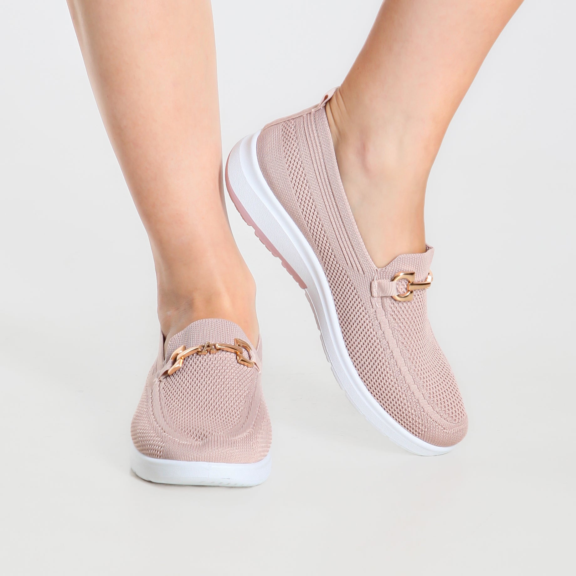 Mocassino comfort rosa cipria con tomaia traspirante e fibbia decorativa