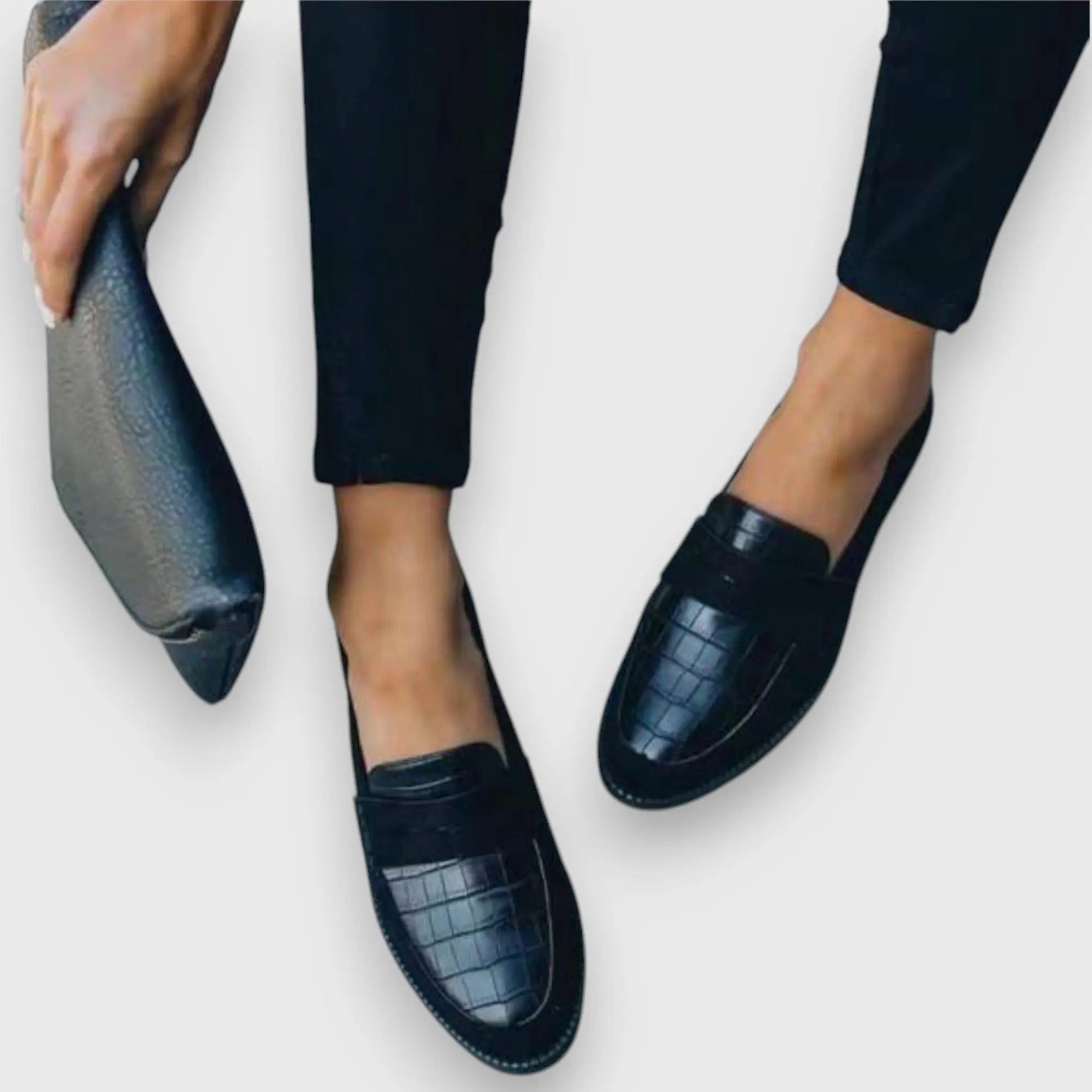 Mocassini neri slip-on effetto coccodrillo con cuciture laterali