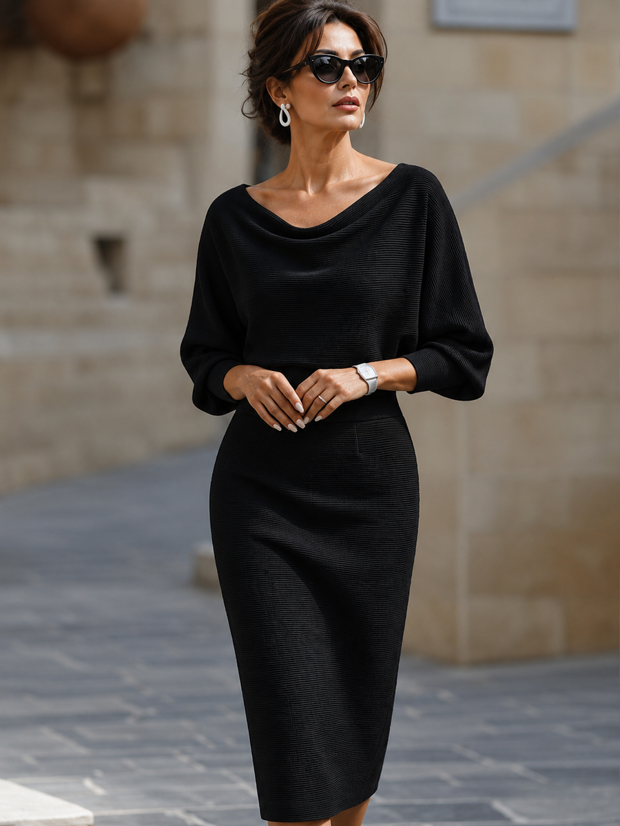 Abito midi elegante nero con scollo drappeggiato e maniche a tre quarti