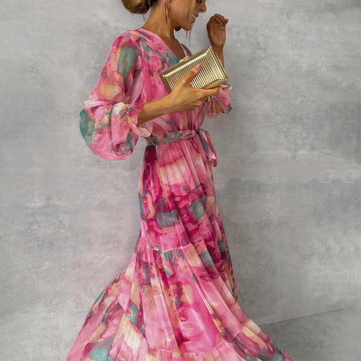 Vestito a portafoglio rosso rosa con stampa floreale, maniche ampie e balze