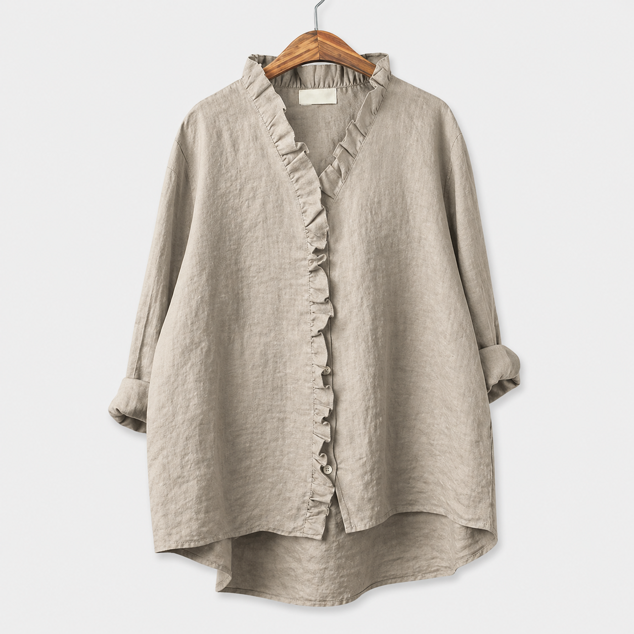 Blusa estiva grigia chiara in tessuto leggero con scollo a V e bottoni davanti