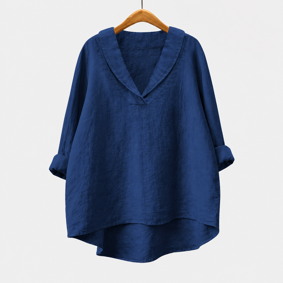Blusa estiva blu in tessuto leggero, scollo a V, maniche ampie con risvolto.