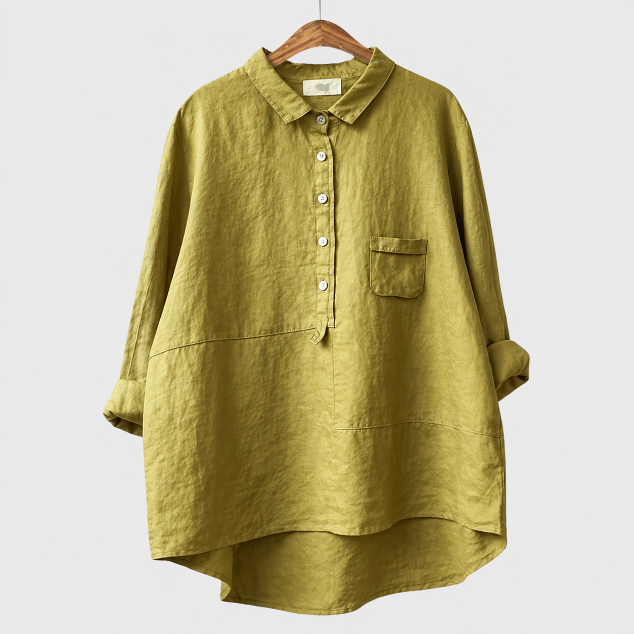 Blusa estiva in lino giallo con bottoni e colletto, tasca sul petto