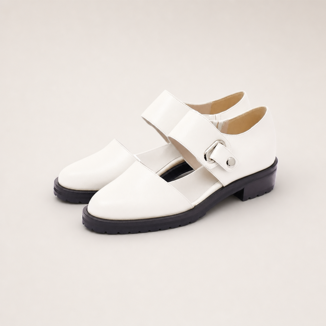 Scarpe slip-on eleganti bianche con chiusura a cinturino e fibbia
