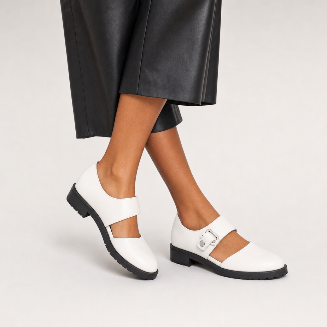 Scarpe slip-on eleganti bianche con cinturino e fibbia metallica