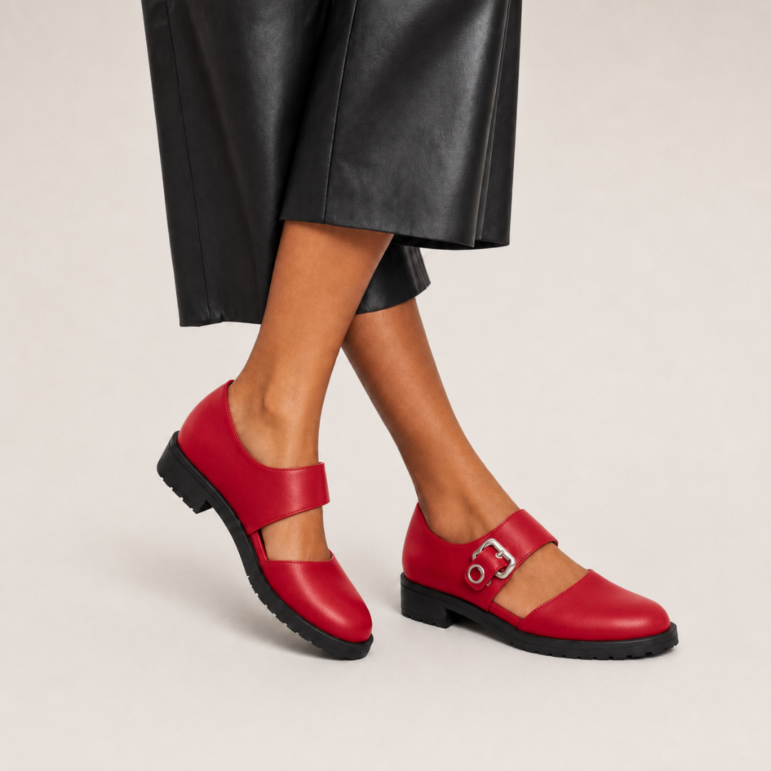 Scarpe slip-on eleganti rosse con cinturino e fibbia metallica