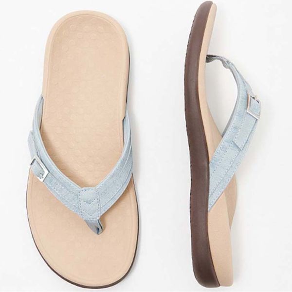Sandali estivi ortopedici azzurri con soletta beige e suola scura