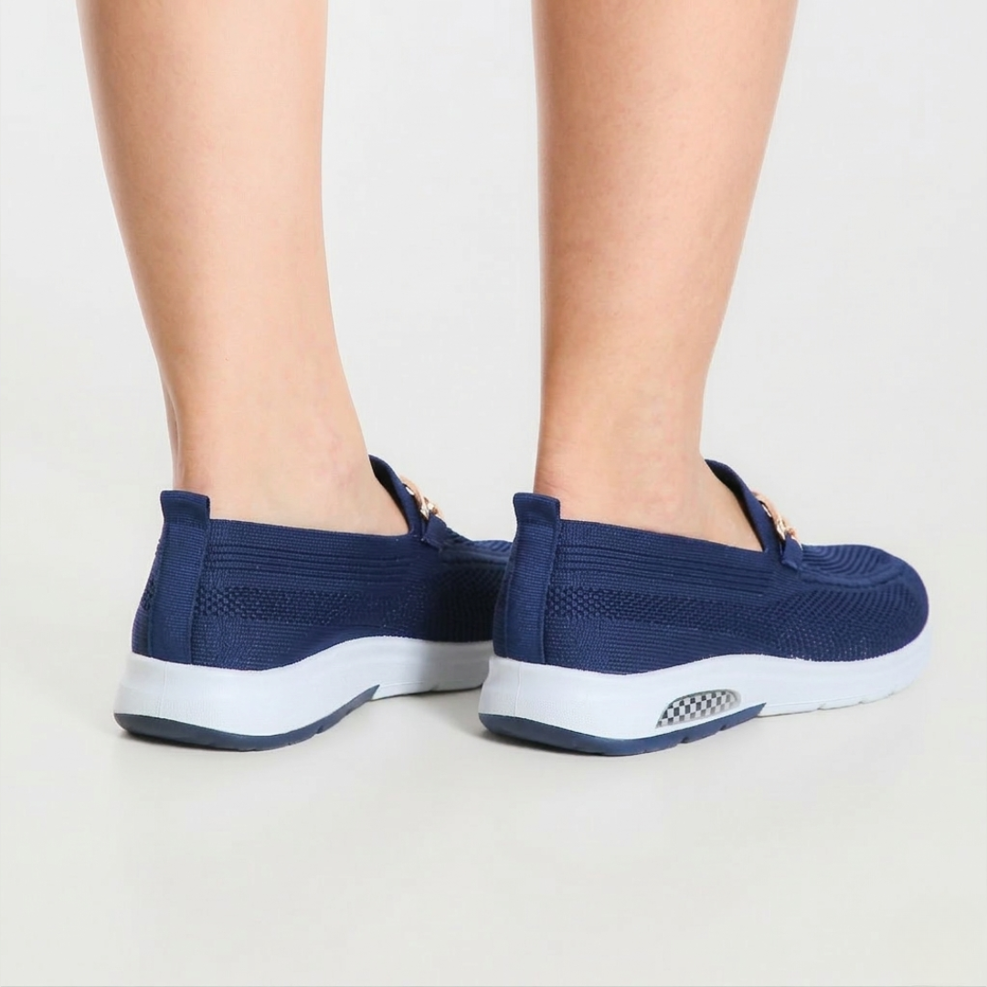 Mocassino comfort blu vista posteriore con suola bianca ed elastico sul tallone