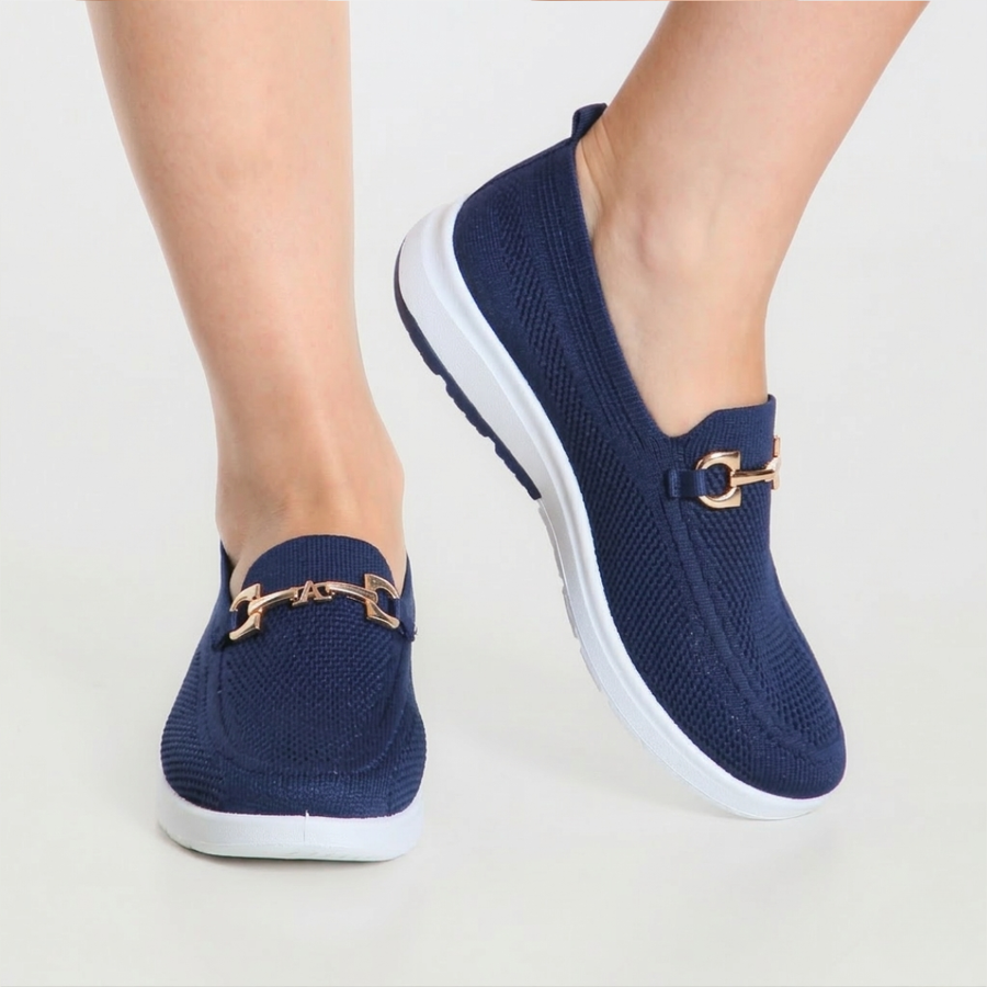 Mocassino comfort blu a punta con fibbia oro e suola bianca ammortizzata