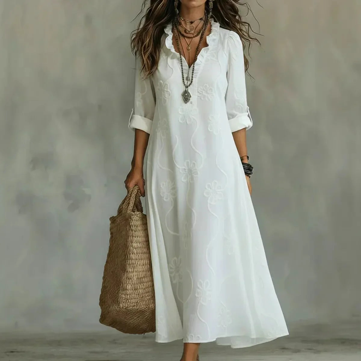 Vestito estivo lungo bianco con maniche corte e scollo a V, motivo floreale