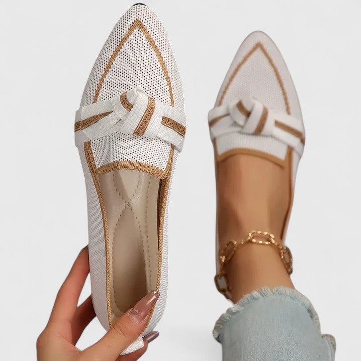 Mocassini eleganti beige con dettagli marroni e fiocco frontale