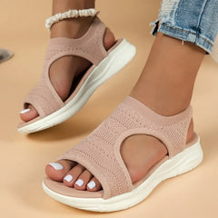 Sandali ortopedici traspiranti beige, tomaia in maglia traforata con cinturino elasticizzato e suola bianca