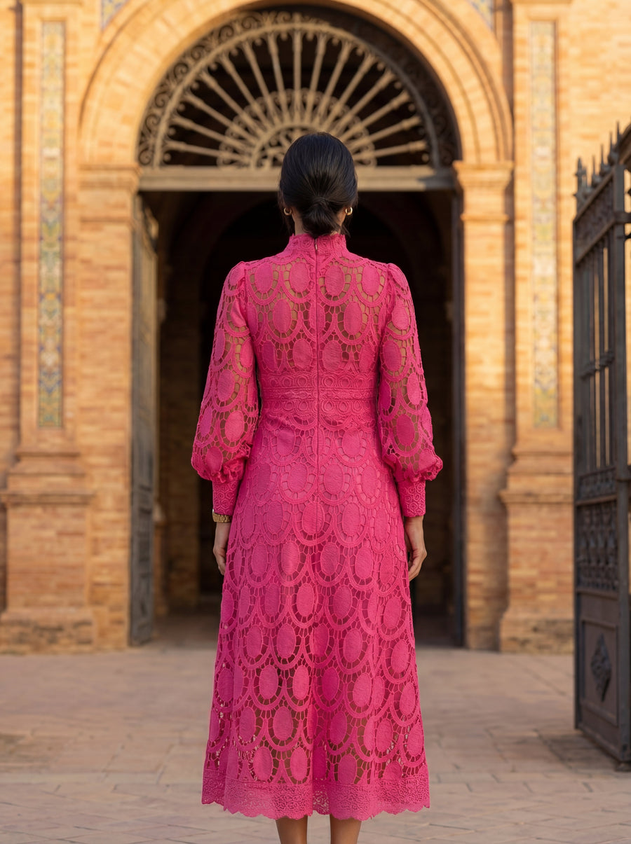 Abito midi rosa in pizzo con motivo ricamato, vista posteriore e maniche lunghe