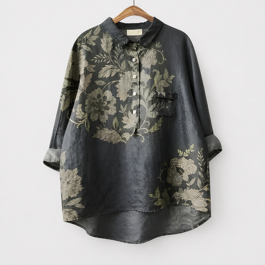 Blusa estiva nera con stampa floreale beige, maniche a 3/4 e bottoni frontali
