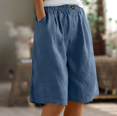 Pantaloni corti blu con vita elasticizzata e bottone, pieghe davanti
