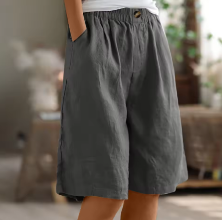 Pantaloni corti grigi con vita elasticizzata e bottone, pieghe davanti