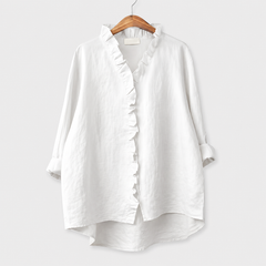 Blusa estiva bianca in tessuto leggero con scollo a V e bottoni davanti