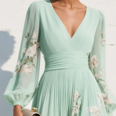 Abito midi verde chiaro floreale con scollo a V, vita arricciata e maniche velate