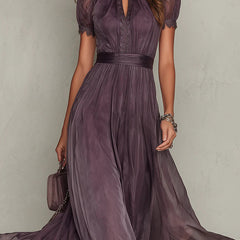 Abito maxi viola in tulle con scollo a goccia e maniche corte a sbuffo