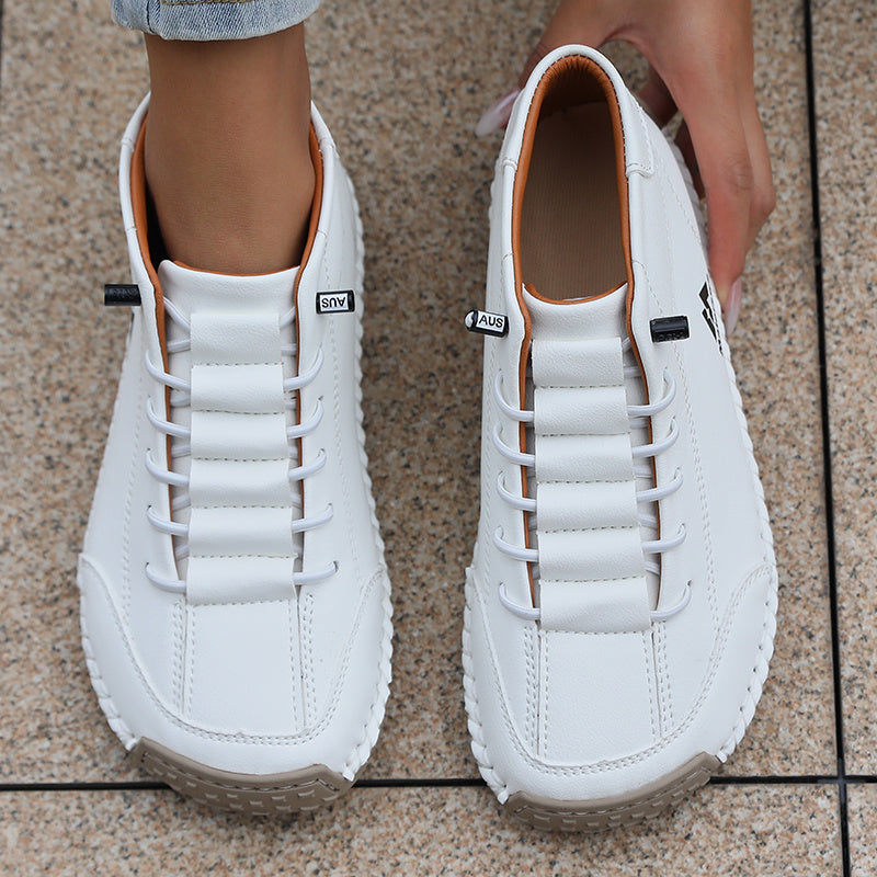 Sneakers Mona a punta larga bianche con lacci e suola in gomma scura