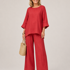 Red oversized tunic with wide-leg pants set, loose 3/4 sleeves and round neckline