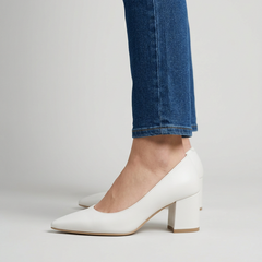 Scarpe decolleté comode donna bianche, tacco medio e profilo laterale