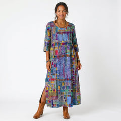Abito midi girocollo in stampa astratta multicolore (blu, viola, arancio), maniche 3/4, spacchi
