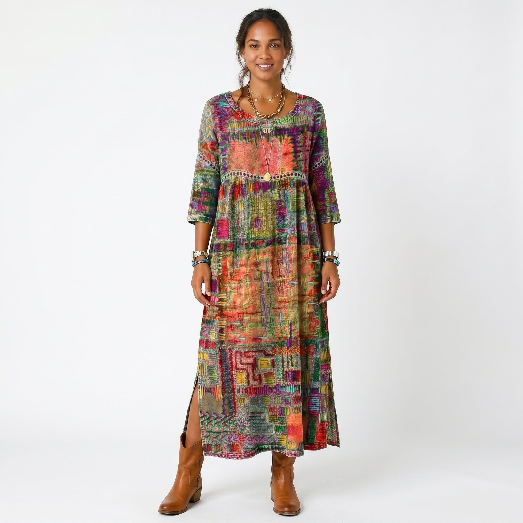 Abito midi girocollo in stampa astratta multicolore (arancio, rosso, viola), maniche 3/4, spacchi