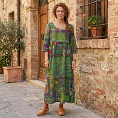 Abito midi verde con stampa astratta multicolore, scollo rotondo e maniche 3/4