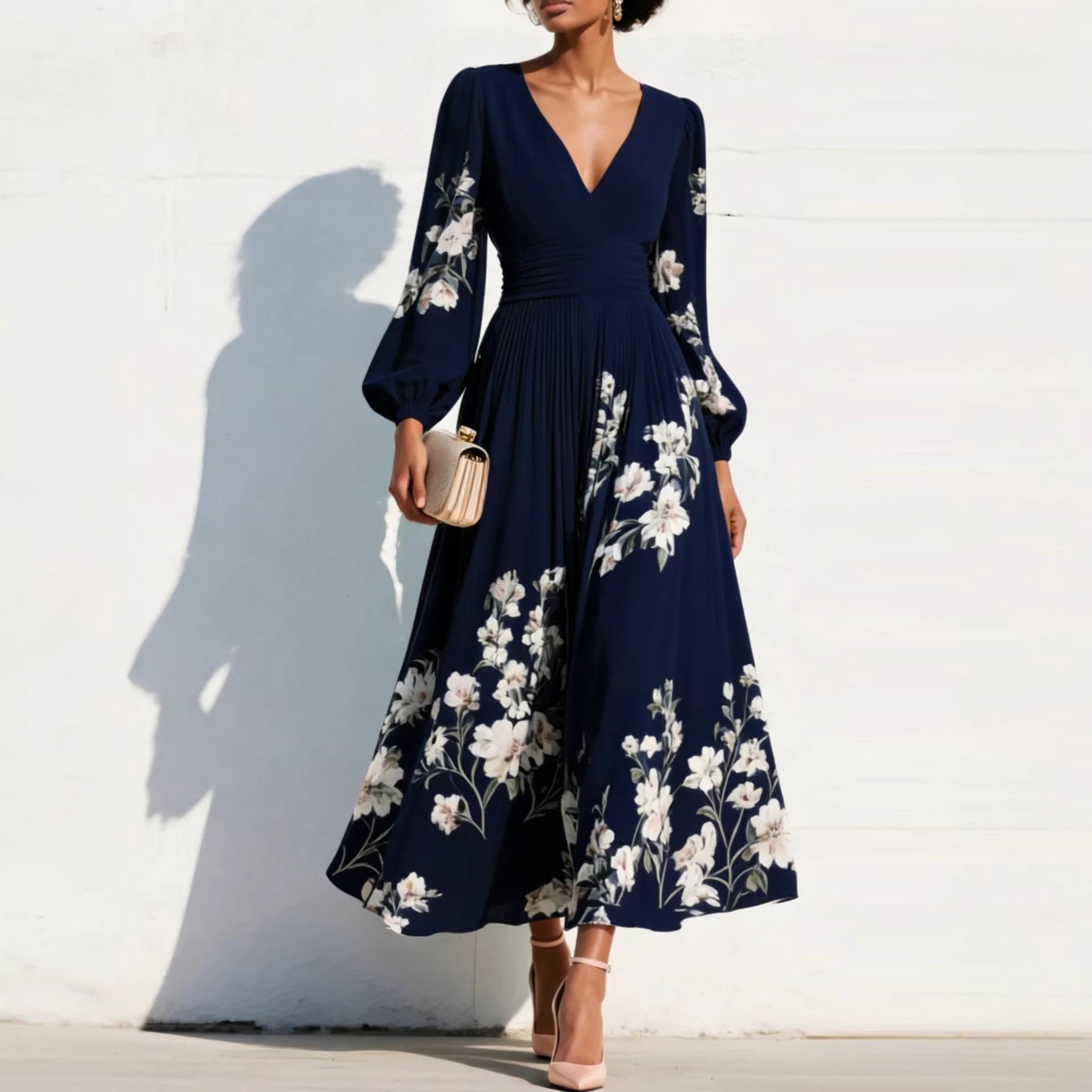 Vestito midi blu navy con scollo a V, maniche lunghe a sbuffo e fiori bianchi