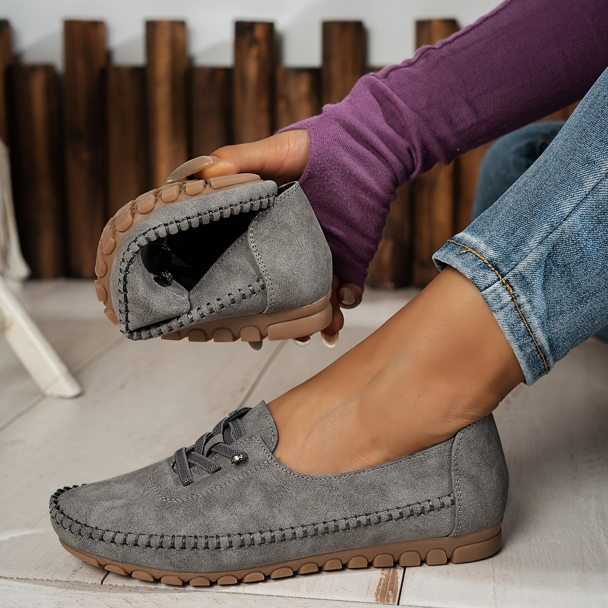 Mocassino flessibile comodo Ortelia in camoscio grigio, suola con fondo a rilievo