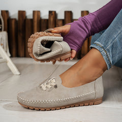 Mocassino flessibile comodo Ortelia in camoscio grigio chiaro con suola in gomma